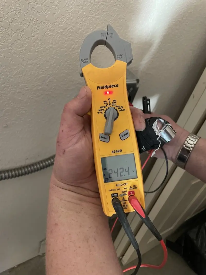 Voltage testing with clamp meter during Circuit Breaker Repair in Perryton